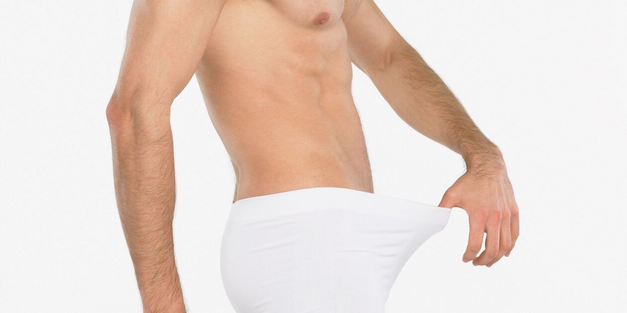 Un bărbat se gândește la o creștere a penisului cu masaj